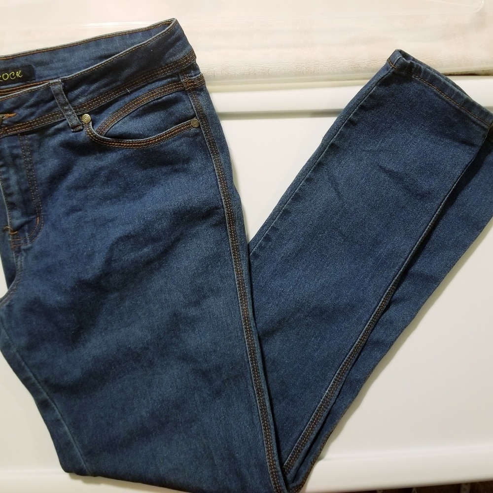 D. Rock Junior Blue Jeans.                    T1